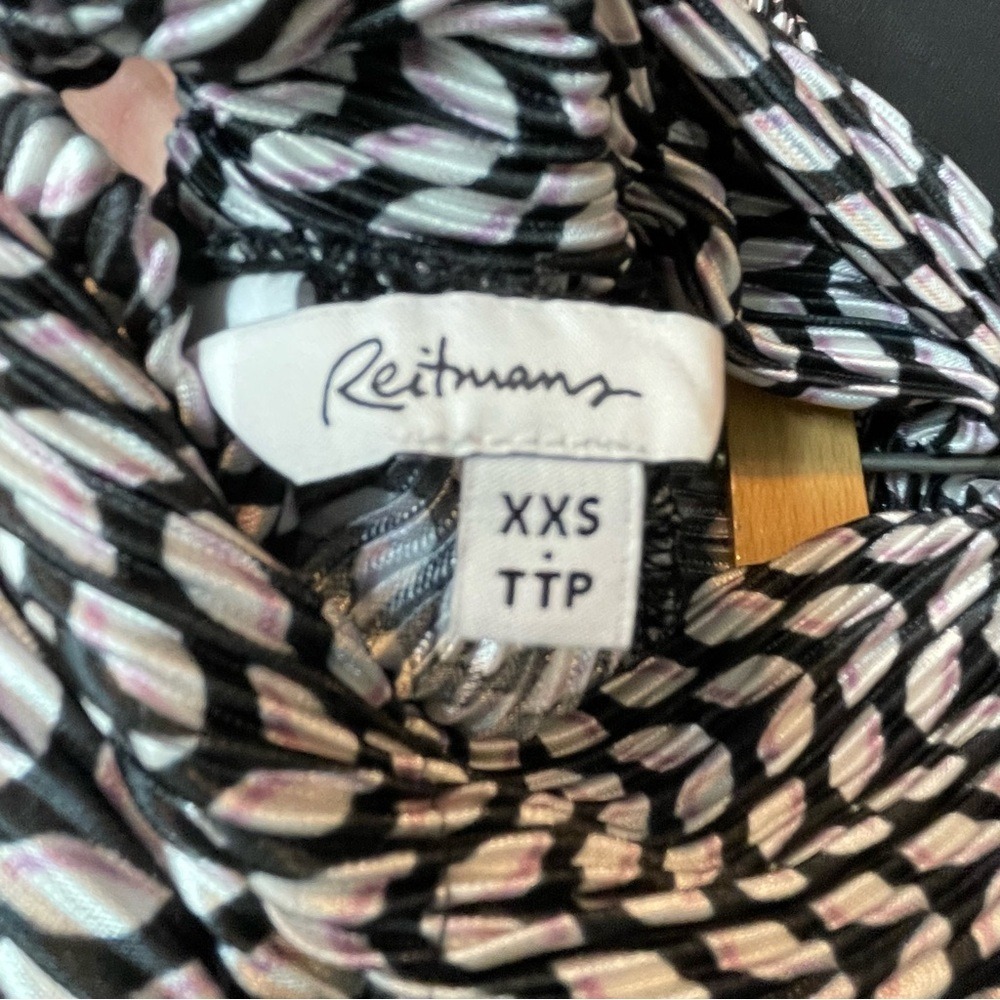 Reitmans Pleated Mock Neck Blouse Womens Black White Geometric Leaf Excellent - Picture 2 of 8